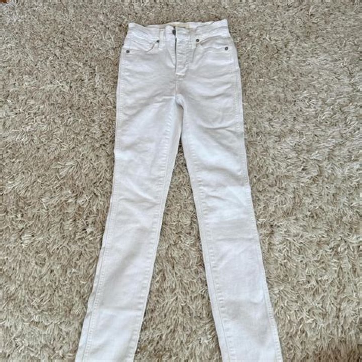 Discover Perfect Style With Madewell's Iconic White Skinny Jeans