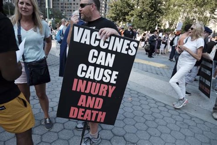 MAGA Pushes Vaccine Conspiracy Theory After Matthew Perry's Death