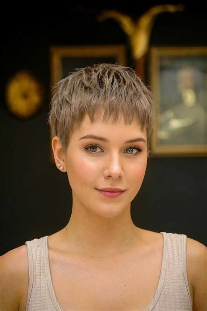 Maggie Gyllenhaal Debuts Super-Short Pixie Cut!