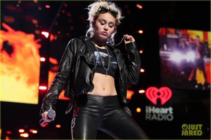Miley Cyrus, Billy Idol Sing 'Rebel Yell' at iHeartRadio Festival