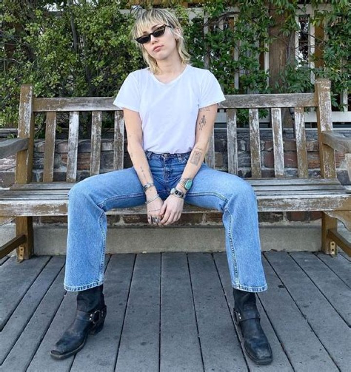 Miley Cyrus Debuts New Haircut for the New Year, Teases New Music