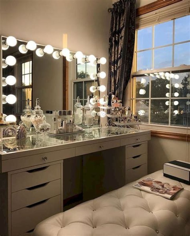 Reflecting Elegance: The Allure Of Mirrored Vanity Tables