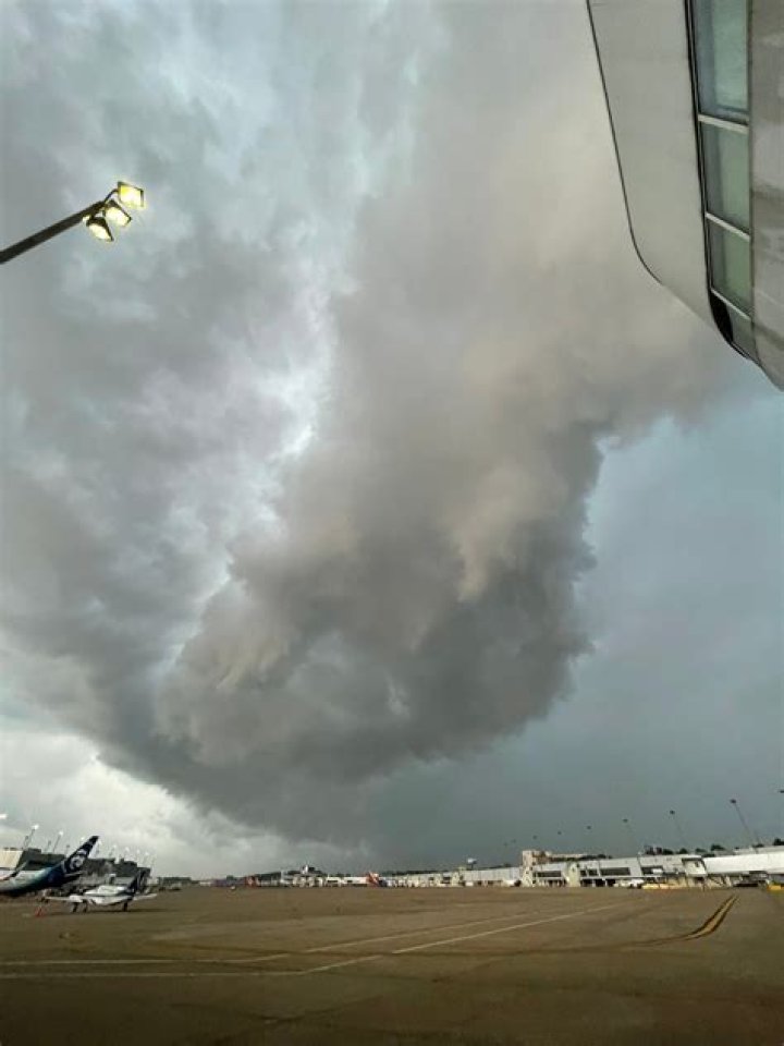 Missouri tornado warning – Shelter in place issued at airport near St Louis with ‘trees down and flooding’ in Rolla