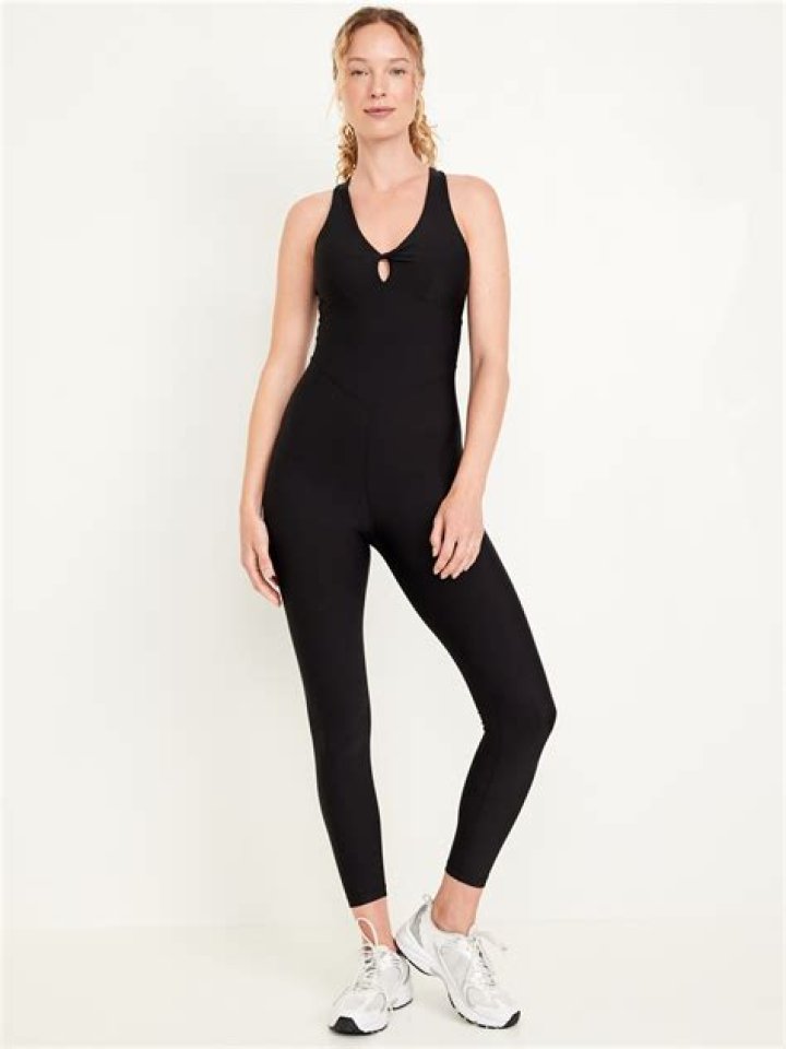 I'm proud of my mom pooch and will show it off if I want to - we mamas should wear the tight clothes