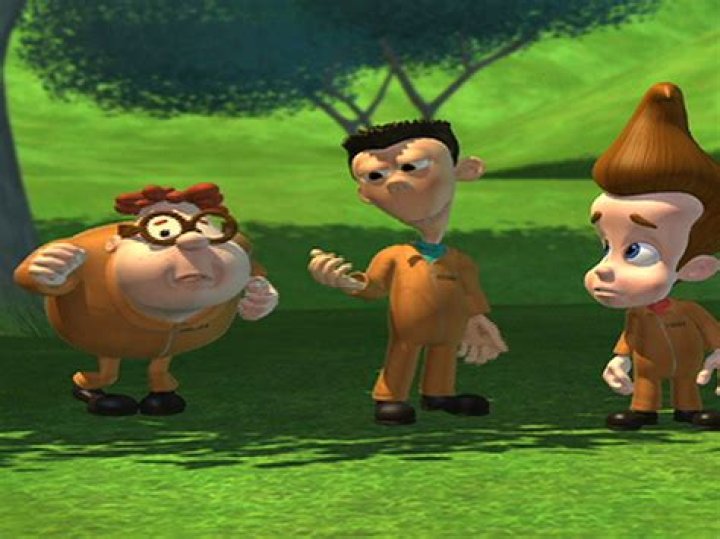 Mum hailed a hero for dancing to Shaggy without spilling a drop of her Stella