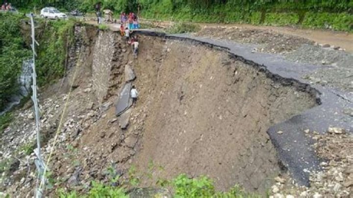 Fresh landslide Mumbai Pune Expressway hits vehicular traffic debris rescue operation maharashtra latest weather updates – India TV