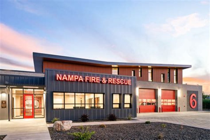 Nampa Fire Department puts out early morning home fire