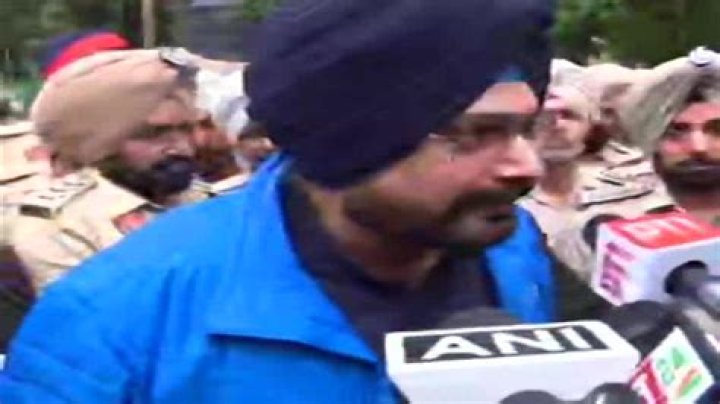 Navjot Singh Sidhu walks out of Patiala jail after 10 months – India TV