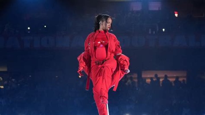 I was nervous watching Rihanna's 'risky' pregnant Super Bowl performance but she handled it amazingly, says expert