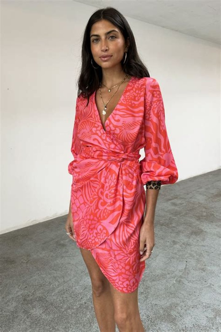 Never Fully Dressed Discount code | 57% - January 2024