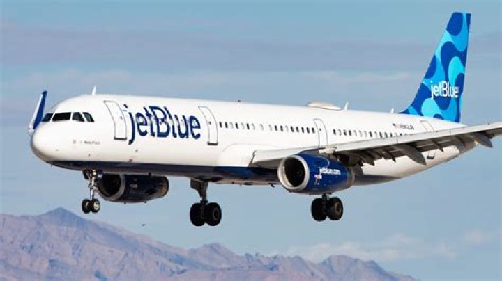 New Jersey Family Kicked Off JetBlue Flight Over Birthday Cake