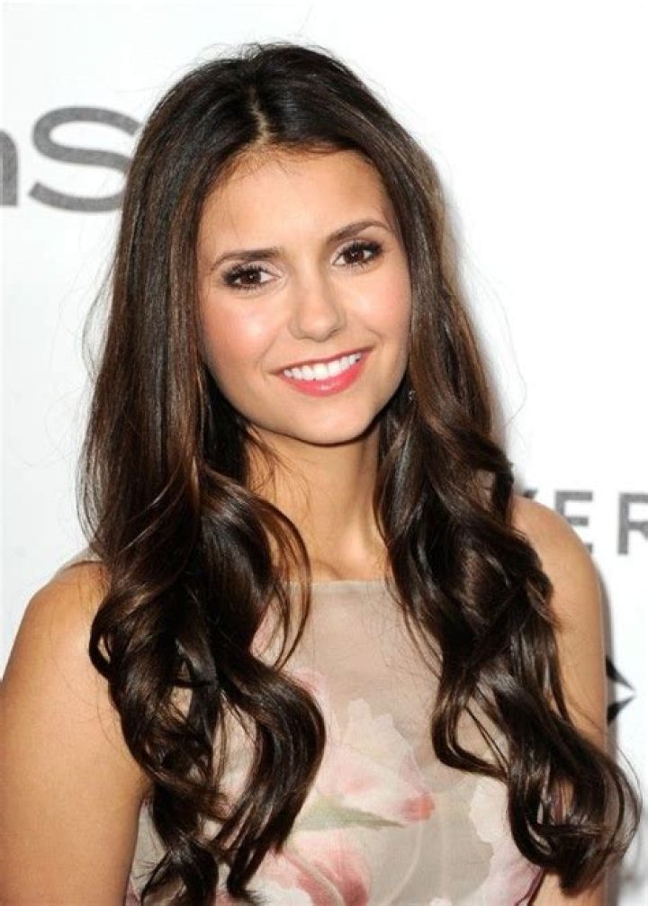Nina Dobrev's Effortlessly Chic Wavy Hair: A Style Icon