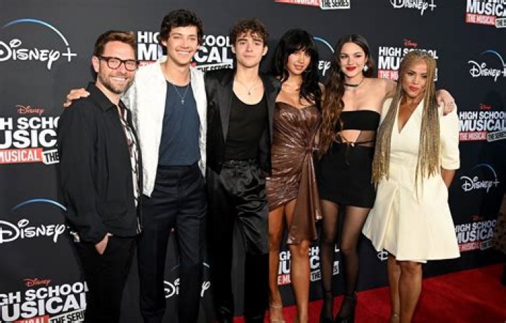 Olivia Rodrigo, Joshua Bassett Reunite for ‘HSMTMTS’ Season 3 Premiere