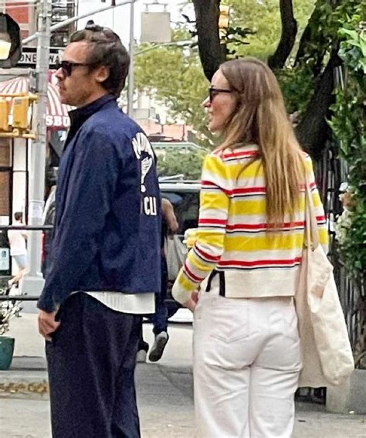Olivia Wilde Spotted With Harry Styles Amid Custody Drama: Pics
