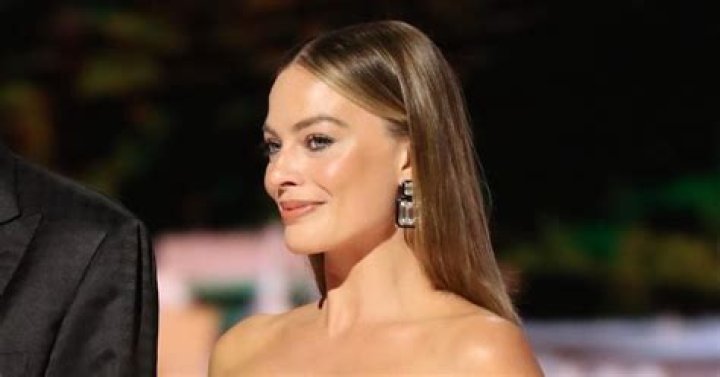 Oscars 2023: Margot Robbie Dazzles in Sequined Black Mermaid Gown
