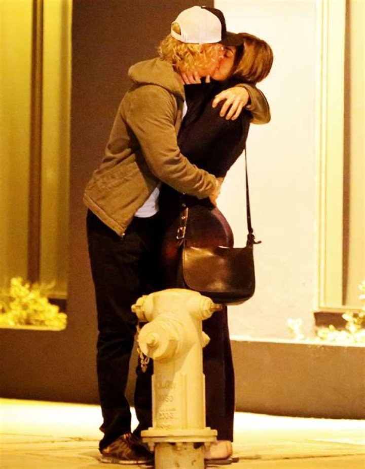 Owen Wilson Kisses Mystery Woman At Dinner Date Amid Love Child News