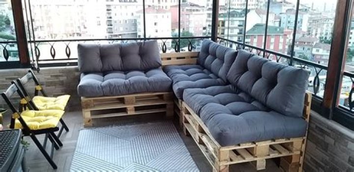13 Best Pallet Cushions for Garden, Bedroom & Living Room