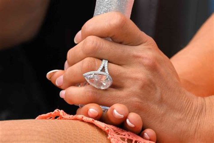 Paris Hilton's Engagement Ring from Chris Zylka: Design Details 