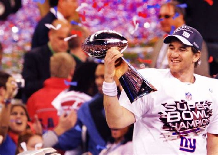 Peyton Manning Spoofs Eli Manning's Stoic Super Bowl Face