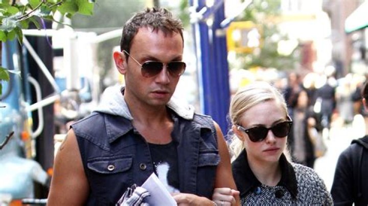 PIC: Amanda Seyfried Holds Hands With New Boyfriend Desmond Harrington