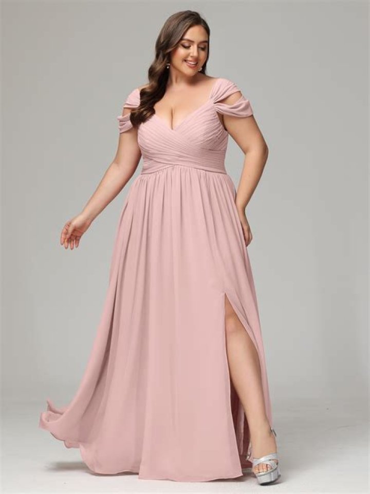 19 Best Plus Size Bridesmaid Dresses 2023