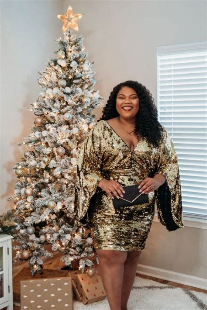 I’m plus size and found the perfect NYE dress from H&M - it’s party ready, goes from day to night and SO comfy