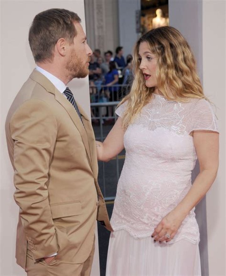 Pregnant Drew Barrymore Goes Wedding Dress Shopping!