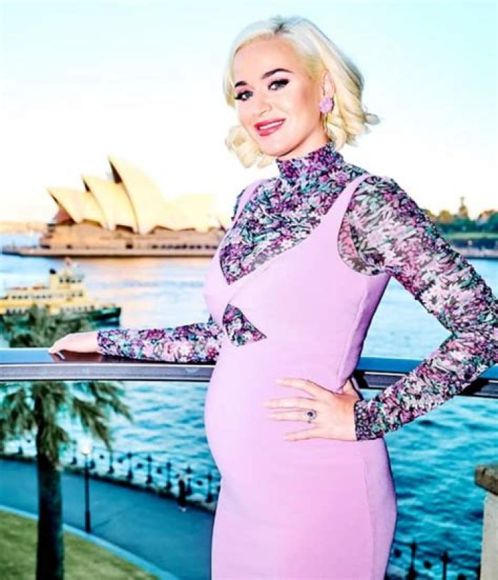 Pregnant Katy Perry Shows Bare Baby Bump While Dancing