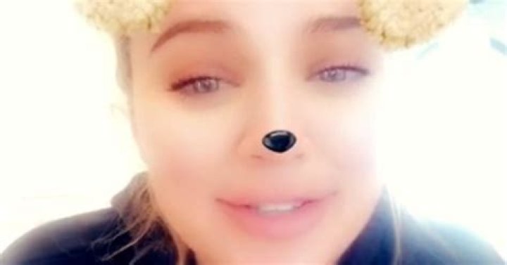 Pregnant Khloe Kardashian Is Freaking Out About Her Belly Button