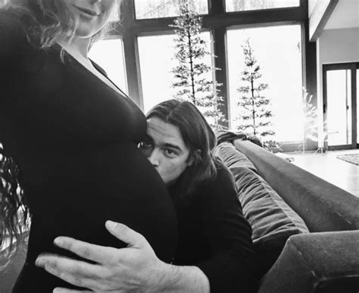 Pregnant Rumer Willis’ Baby Bump Ahead of 1st Child: Photos