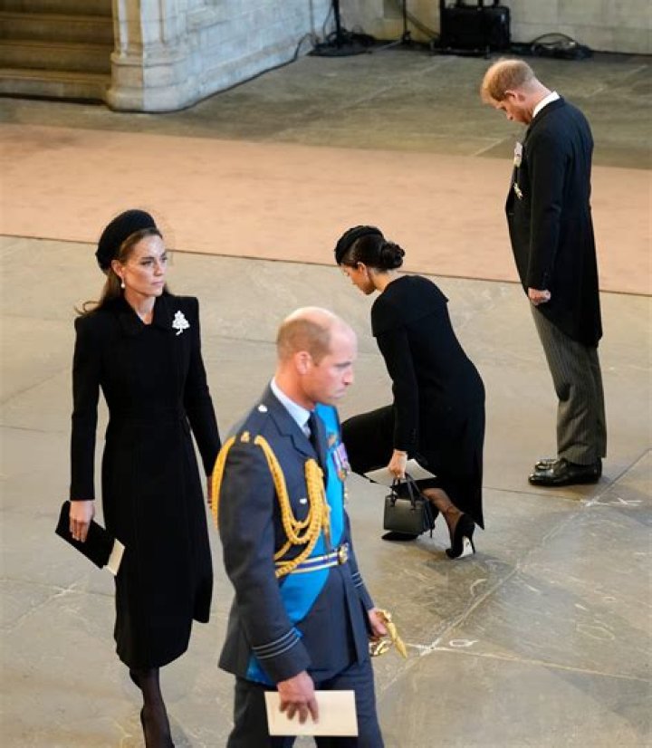 Prince Harry Recalls Meghan Markle’s 1st Curtsy Meeting Queen
