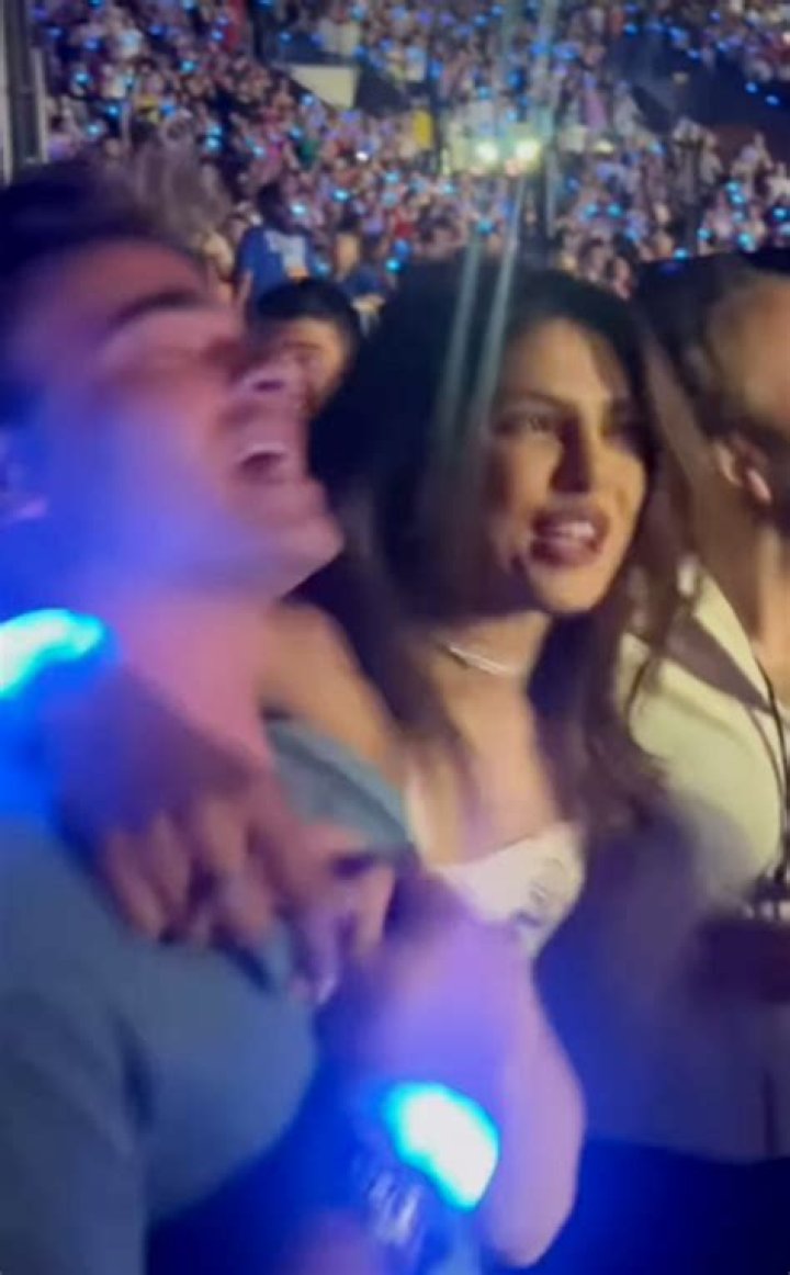Priyanka Chopra stuns in revealing outfit as she shares backstage snaps at Jonas Brothers concert