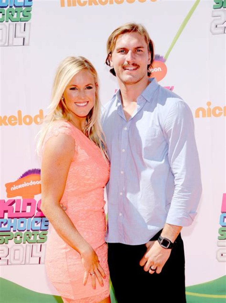 Pro Surfer Bethany Hamilton Marries Adam Dirks