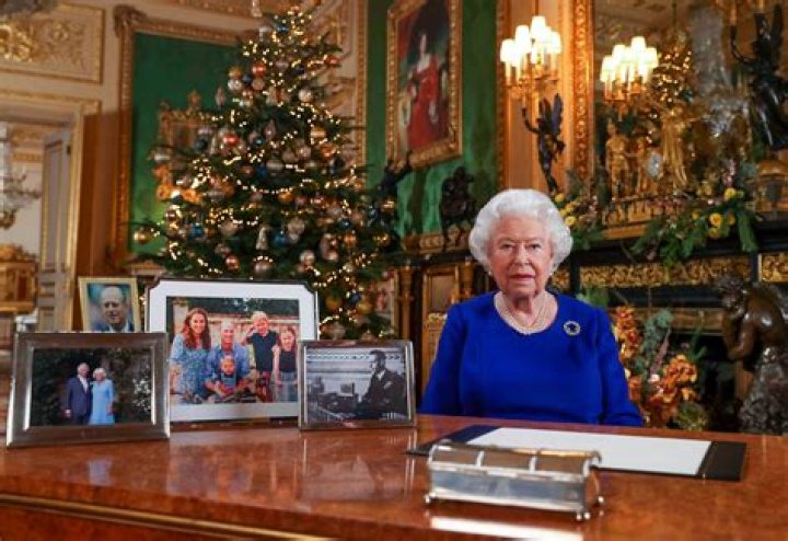 Queen Elizabeth Christmas Speech 2019 Snubs Harry, Meghan Pics