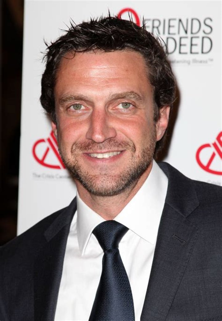 Raúl Esparza: Broadway'S Dynamic Force