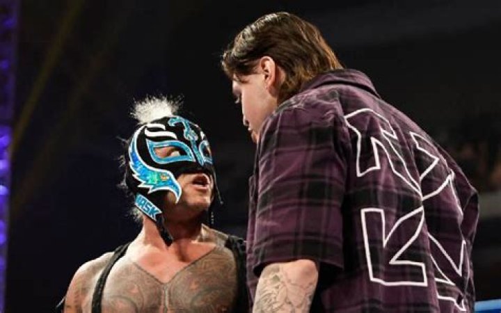 Rey Mysterio & Dominik Mysterio Set To Battle In Unique Gimmick Match