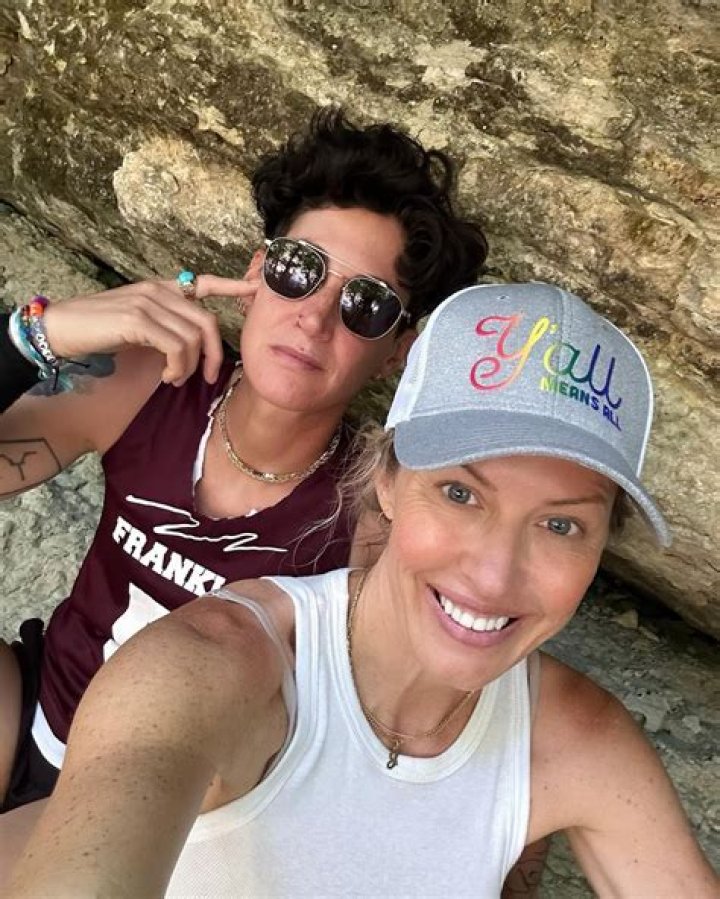 RHOC's Braunwyn Windham-Burke & girlfriend Fernanda show PDA in teeny bikinis after split from Sean and moving to Hawaii