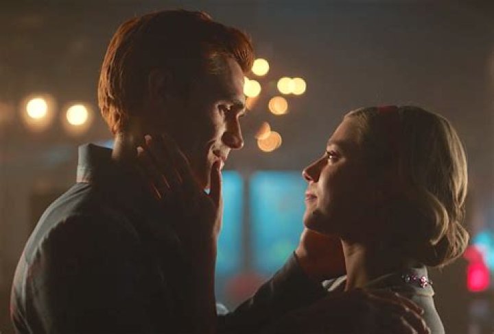 ‘Riverdale’ Recap: How Betty Inspired The Black Hood