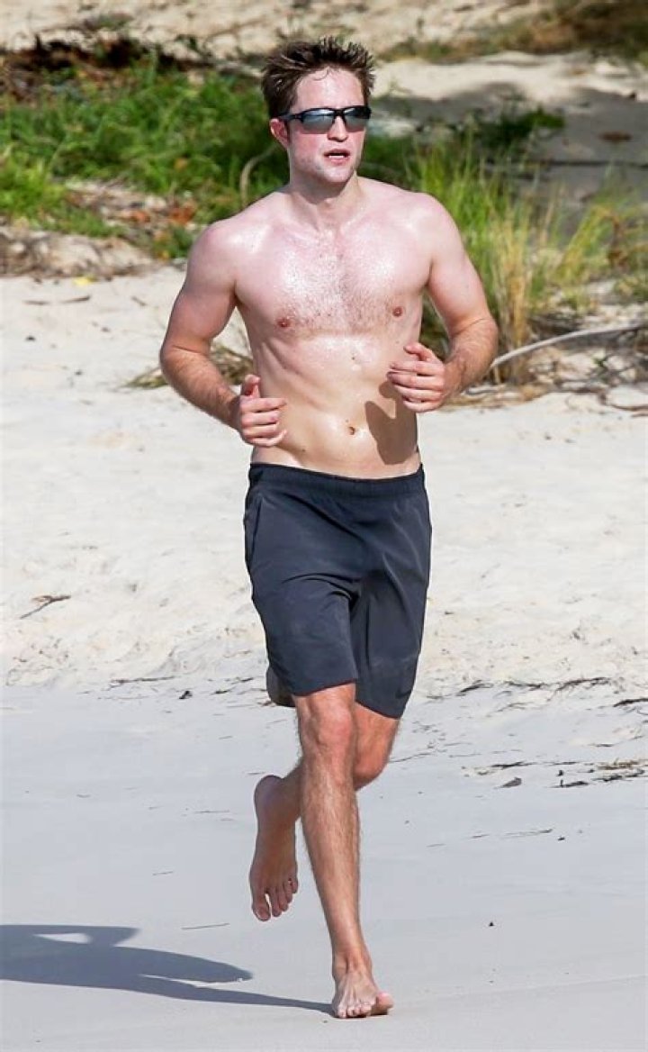 Robert Pattinson Does Shirtless Workout on Antigua Beach: Pics
