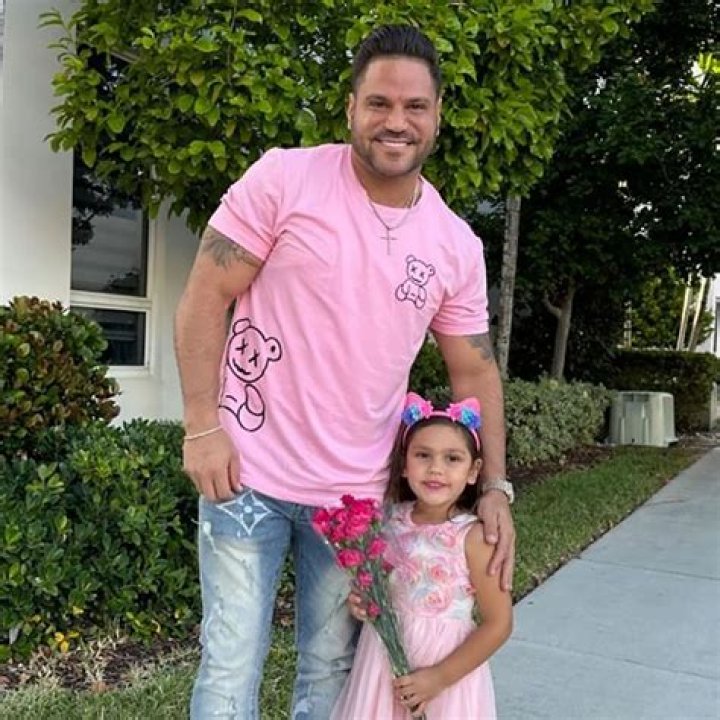 Ronnie Ortiz-Magro Posts Photo With Girlfriend After His Arrest