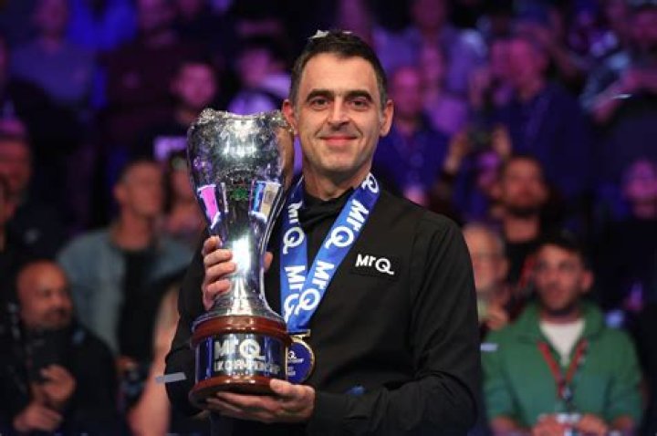 Ronnie O'Sullivan leaves BBC viewers stunned after using LIGHTER on end of his cue during World Championship final