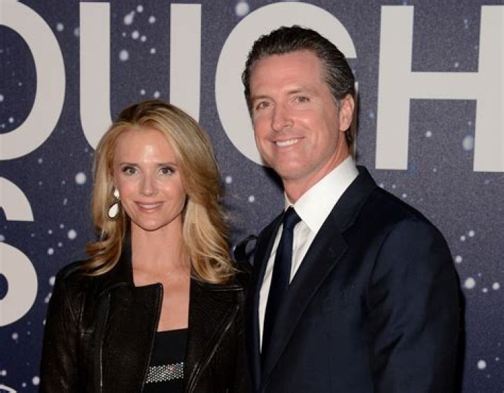 Rose McGowan campaigning for Larry Elder as California gov after Newsom's wife 'passed message from Harvey Weinstein'