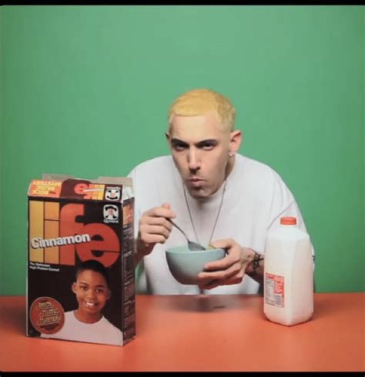 Ryan Gosling eats cereal as tribute to death of fan