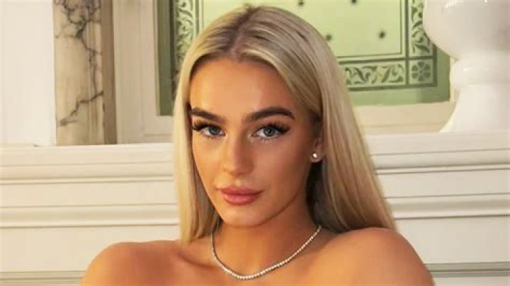 MMA fighter and OnlyFans star Sammy-Jo Luxton joins no bra club and holds boob in tiny leather outfit