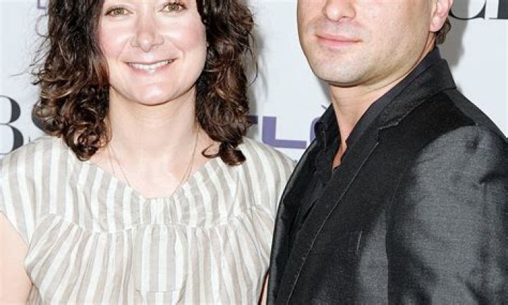 Sara Gilbert: I Realized I Was Gay While Dating Johnny Galecki