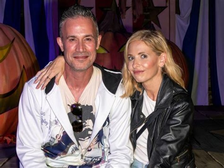 Sarah Michelle Gellar: Freddie Prinze Jr.'s Surgery Was "Exaggerated"