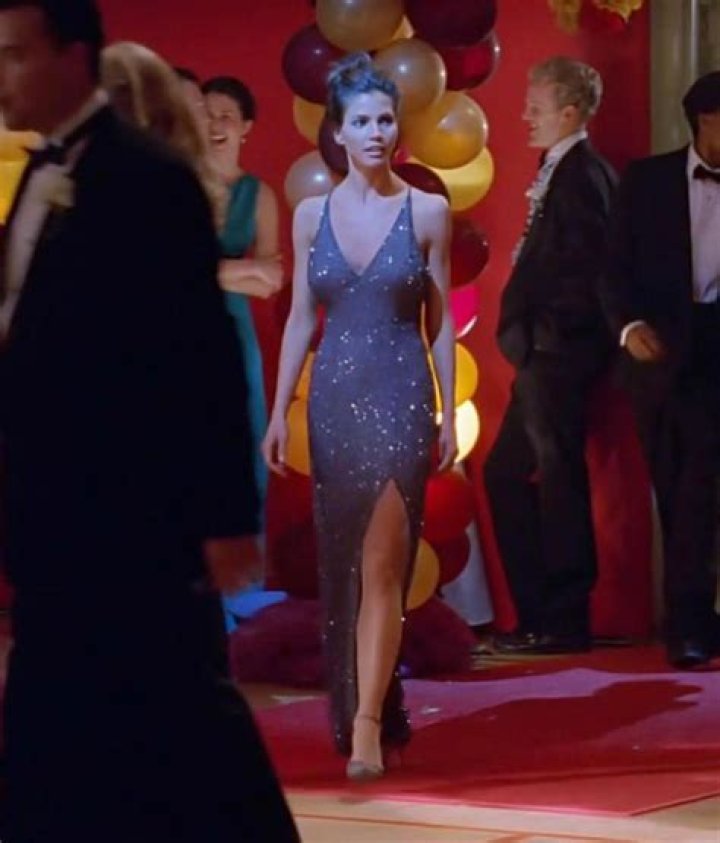 Sarah Michelle Gellar Wore Buffy's Dress From Season 1 in Quarantine