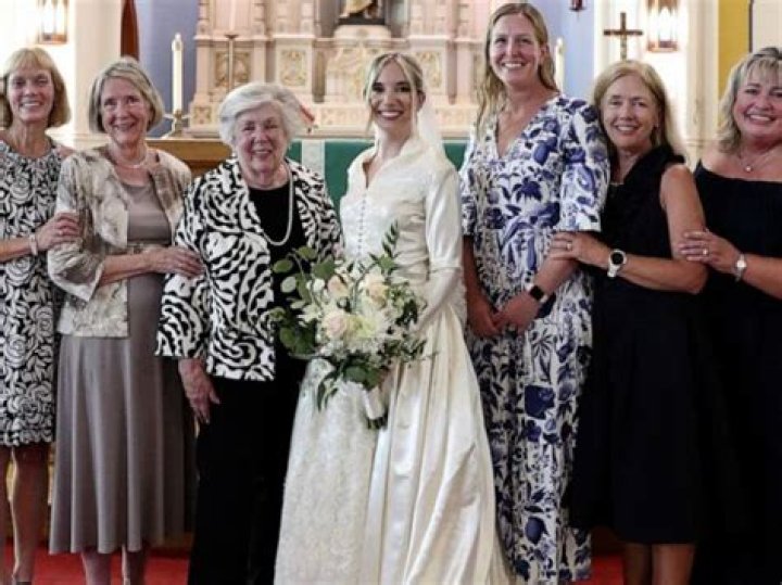 Unveiling The Elegance: Savannah Chrisley's Wedding Dress Journey