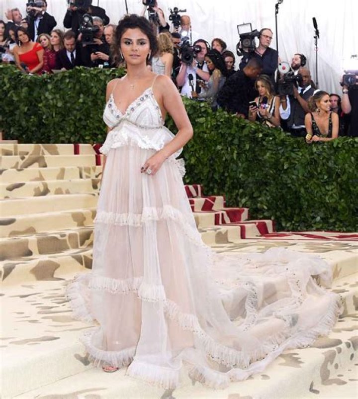 Selena Gomez Recalls Tanning ‘Disaster’ at 2018 Met Gala 