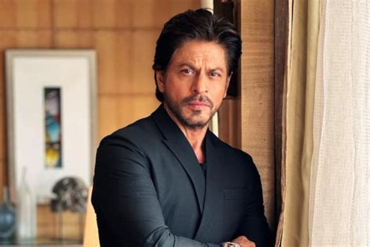 Shah Rukh Khan's photo with director Punit Malhotra is going viral; fans wonder 'what's happening?' – India TV